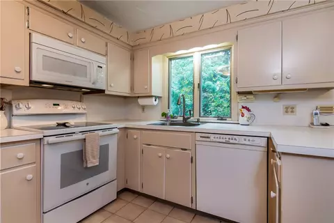 434 Red Chimney Dr, Warwick, RI 02886 photo 13