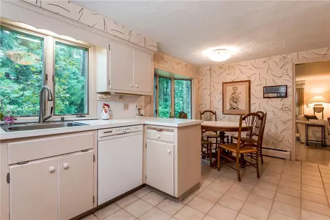 434 Red Chimney Dr, Warwick, RI 02886 photo 12
