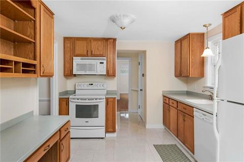 38 Westbrook Rd, Warwick, RI 02886 photo 4