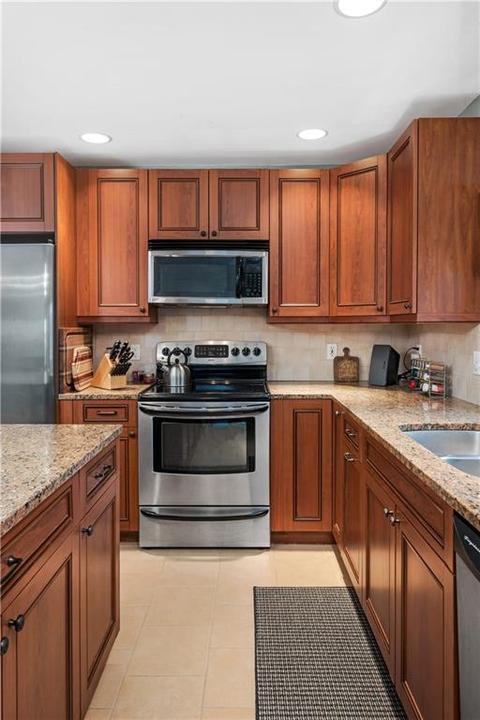 77 Grace Ave, Woonsocket, RI 02895 photo 8