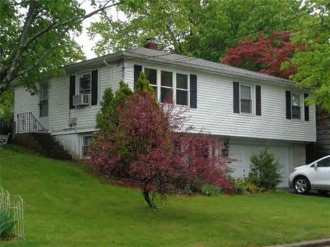 27 Lemay Rd, Woonsocket, RI 02895 photo 1