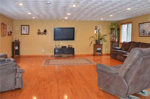 103 Eagle Dr, Hope, RI 02831 photo 1