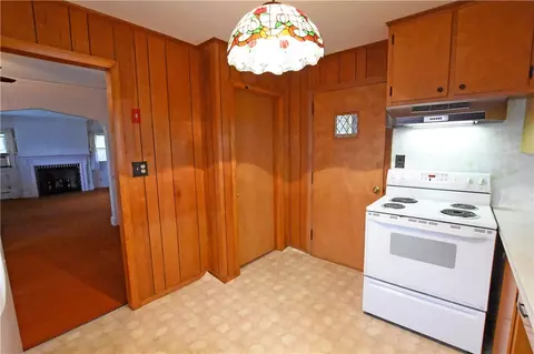 542 Anthony St, Fall River, MA 02721 photo 12