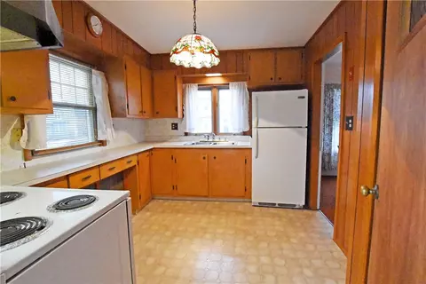 542 Anthony St, Fall River, MA 02721 photo 9