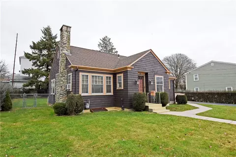 542 Anthony St, Fall River, MA 02721 photo 3
