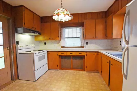 542 Anthony St, Fall River, MA 02721 photo 8