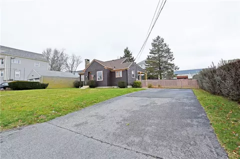542 Anthony St, Fall River, MA 02721 photo 5