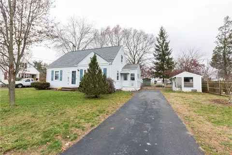 35 Lydick Ave, Warwick, RI 02888 photo 4
