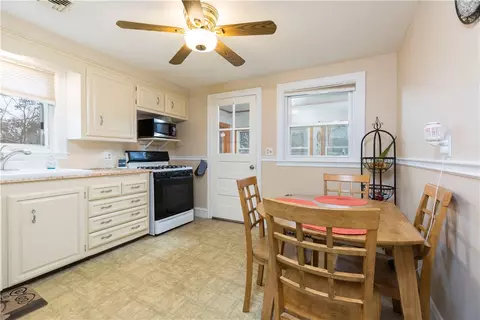 35 Lydick Ave, Warwick, RI 02888 photo 9
