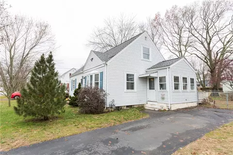 35 Lydick Ave, Warwick, RI 02888 photo 6