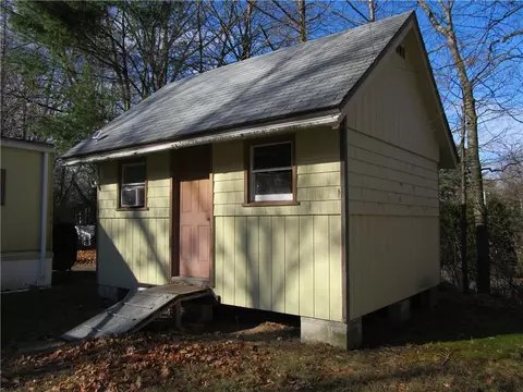 42 Hillside Dr, Mapleville, RI 02839 photo 4
