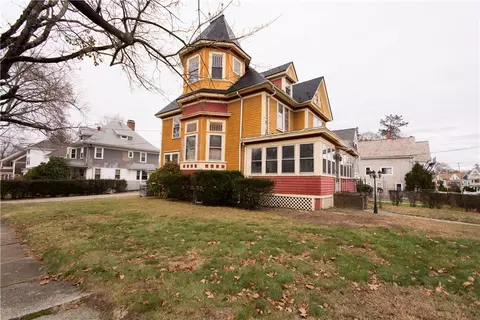 593 S Main St, Woonsocket, RI 02895 photo 5