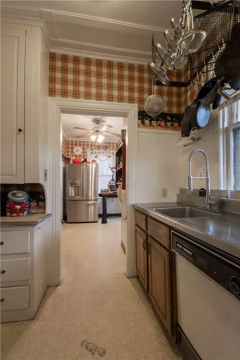 593 S Main St, Woonsocket, RI 02895 photo 12