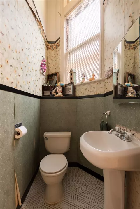 593 S Main St, Woonsocket, RI 02895 photo 11