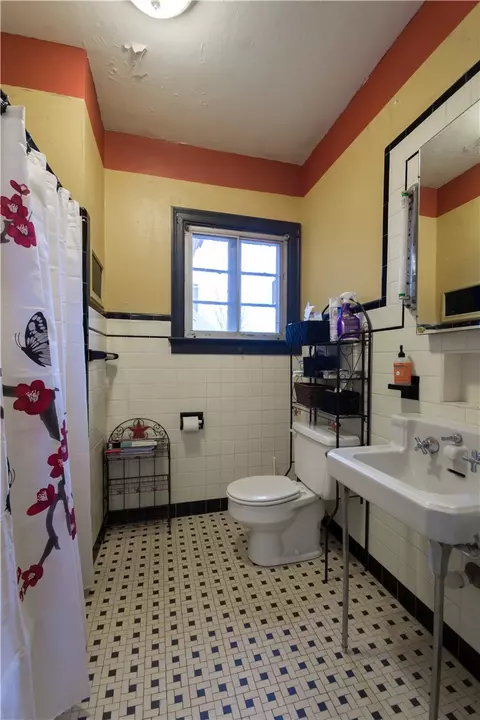 593 S Main St, Woonsocket, RI 02895 photo 23