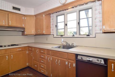 140 Coldbrook Rd, Warwick, RI 02888 photo 9