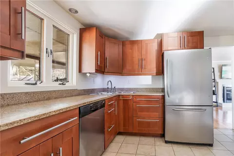353 Diamond Hill Rd, Warwick, RI 02886 photo 4