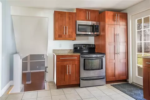 353 Diamond Hill Rd, Warwick, RI 02886 photo 5