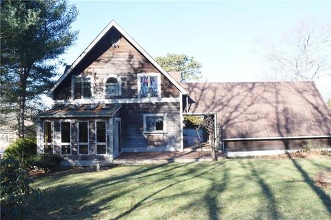 33 Cosmo St, Westerly, RI 02891 photo 1