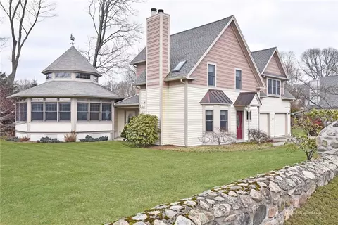 2 Captains Dr, Westerly, RI 02891 photo 1