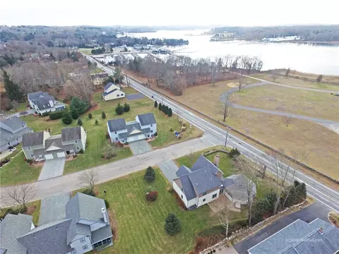 2 Captains Dr, Westerly, RI 02891 photo 7