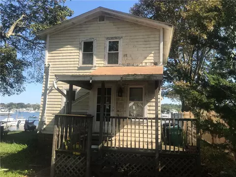 24 Logan St, Warwick, RI 02889 photo 1