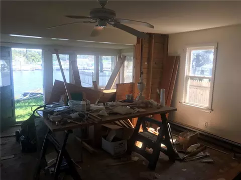 24 Logan St, Warwick, RI 02889 photo 4