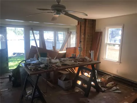 24 Logan St, Warwick, RI 02889 photo 3