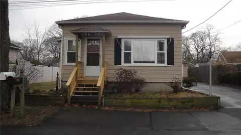 169 Lloyd Ave, Warwick, RI 02889 photo 2