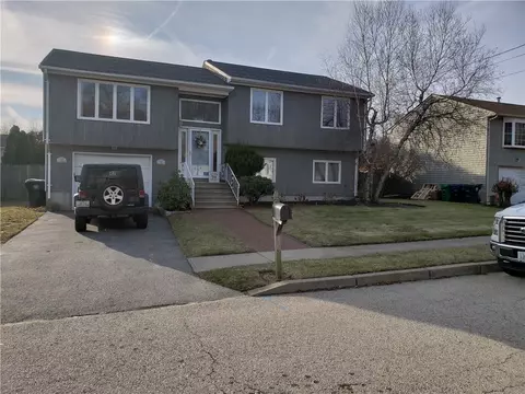 51 Eastgate Dr, Warwick, RI 02886 photo 1