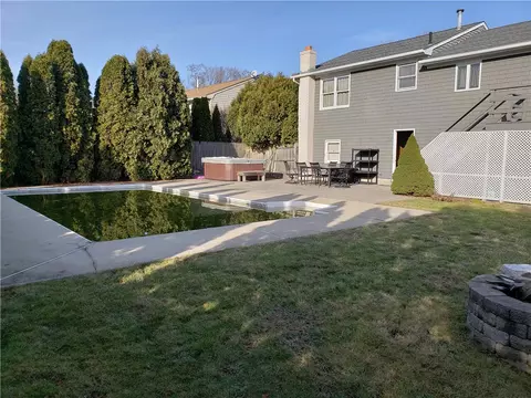 51 Eastgate Dr, Warwick, RI 02886 photo 2