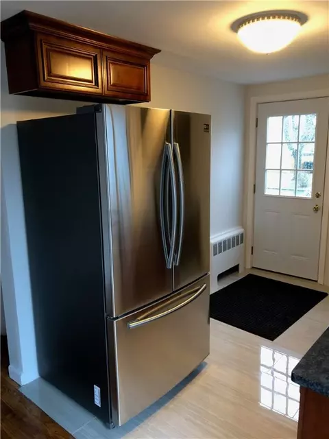 195 Vineyard Rd, Warwick, RI 02889 photo 3