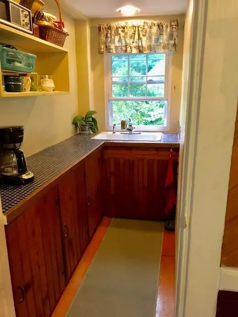 814 Centerville Rd, Warwick, RI 02886 photo 4