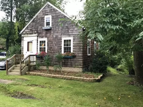 814 Centerville Rd, Warwick, RI 02886 photo 1