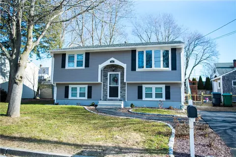 32 Oakridge Ct, Warwick, RI 02886 photo 2