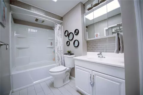 32 Oakridge Ct, Warwick, RI 02886 photo 11