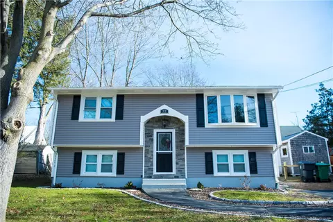 32 Oakridge Ct, Warwick, RI 02886 photo 1