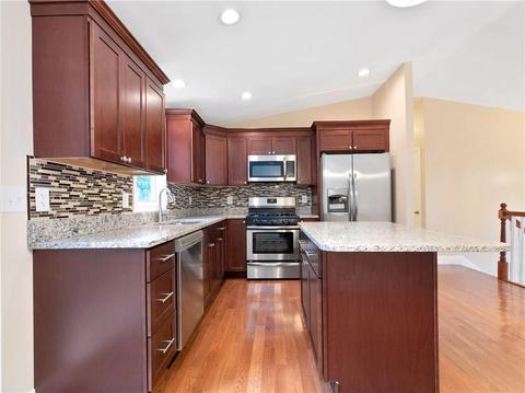 20 Darrow Dr, Warwick, RI 02886 photo 2