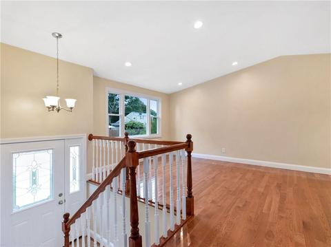 20 Darrow Dr, Warwick, RI 02886 photo 5