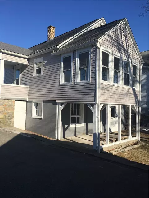 36 Williams St, Woonsocket, RI 02895 photo 2