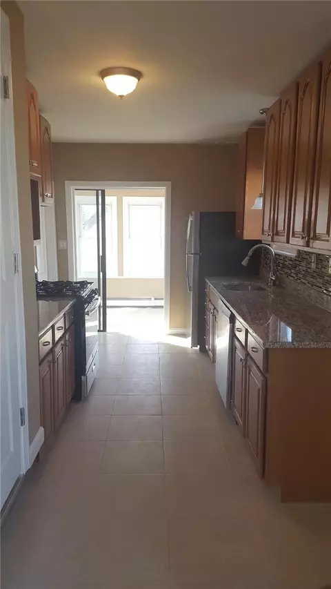 36 Williams St, Woonsocket, RI 02895 photo 4