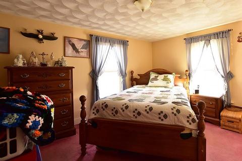 50 Warwick St, Woonsocket, RI 02895 photo 9