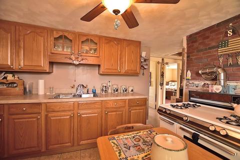 50 Warwick St, Woonsocket, RI 02895 photo 6