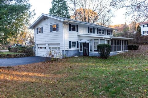 469 Lydia Ave, Woonsocket, RI 02895 photo 2