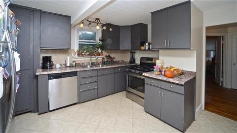 26 Darrow Dr, Warwick, RI 02886 photo 2