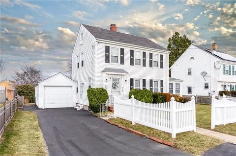 35 Maple Ave, Middletown, RI 02842 photo 1
