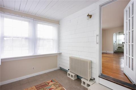 35 Maple Ave, Middletown, RI 02842 photo 11