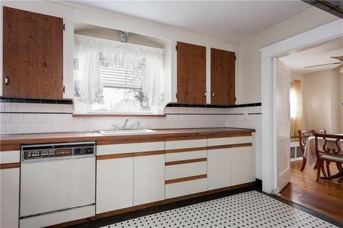 35 Maple Ave, Middletown, RI 02842 photo 10
