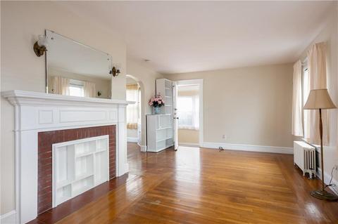 35 Maple Ave, Middletown, RI 02842 photo 4
