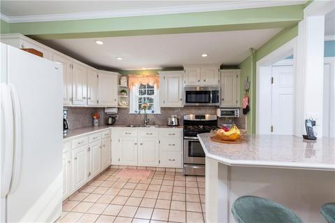 26 High St, Warwick, RI 02886 photo 5